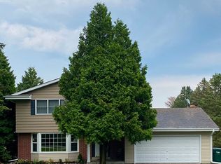 5220 S Williams Rd, New Berlin, WI 53146