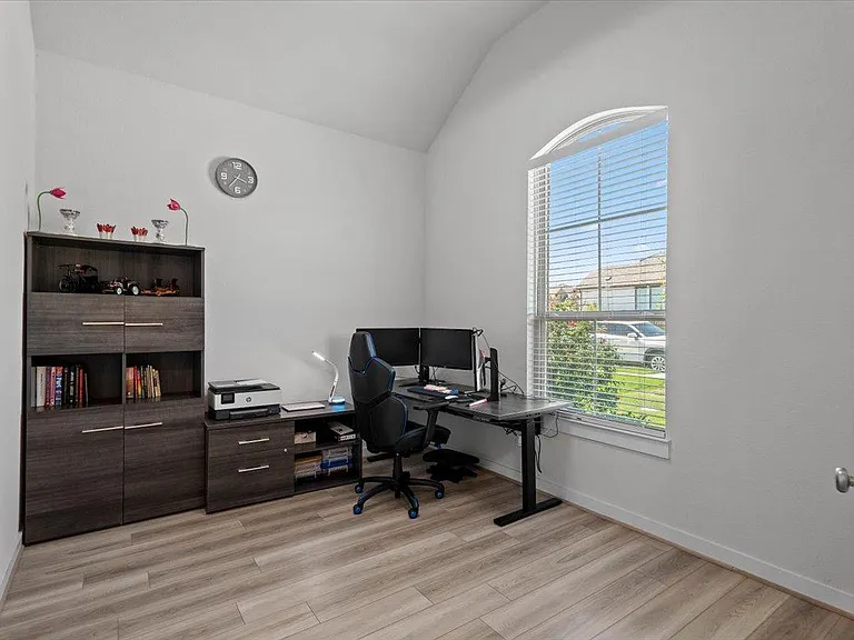 1812 David Ezra St — Photo 3