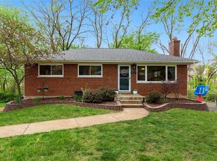 9604 Greenview Dr, Saint Louis, MO 63126