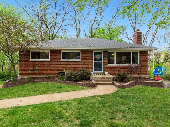 9604 Greenview Dr, Saint Louis, MO 63126