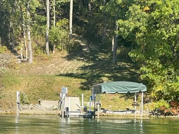 8078 Oak Run Dr, Dahinda, IL 61428