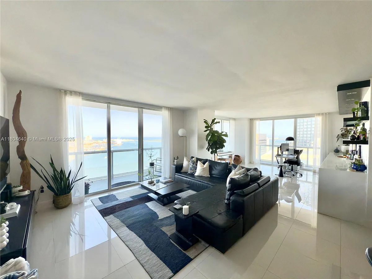 Building Photo - 50 Biscayne Blvd #4810