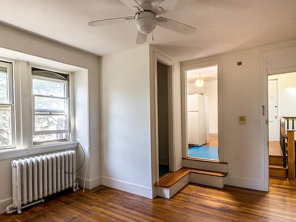Middle living room