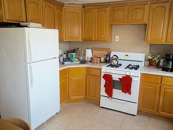 5th image of 305 Atlantic Ave APT 5F