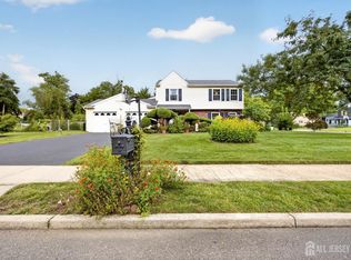 2 Dennison Pl, Plainsboro, NJ 08536