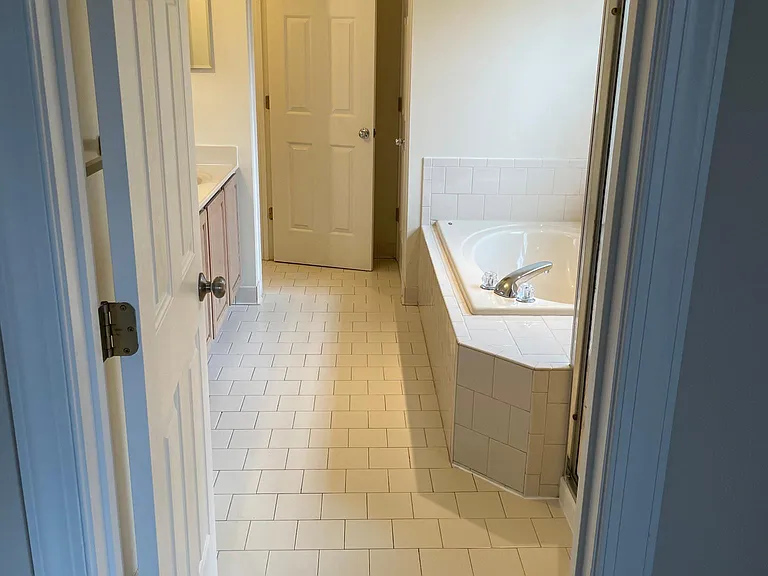 210 Earhart Ct — Photo 20
