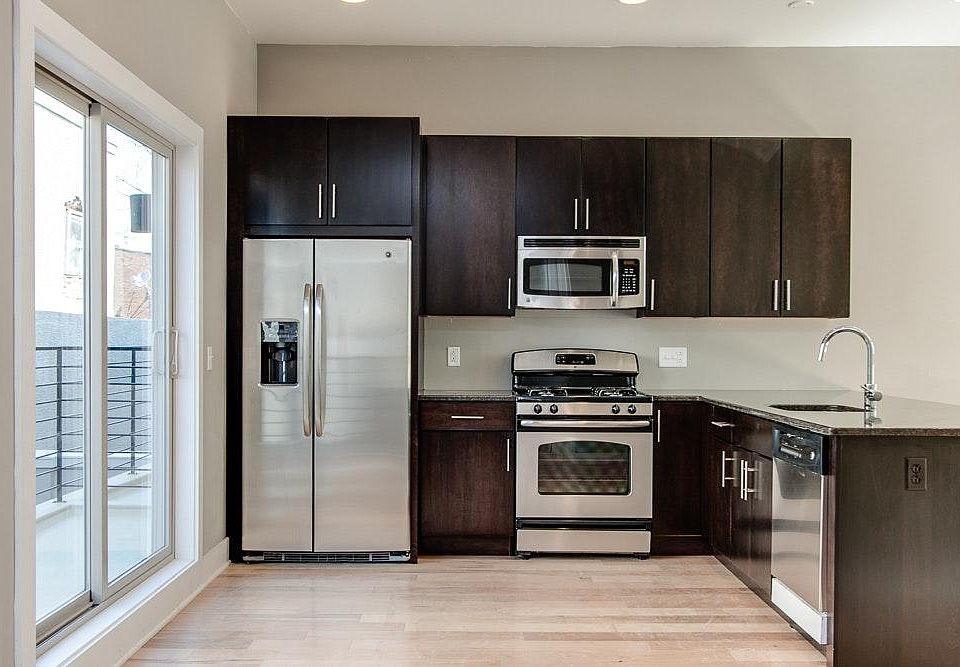 1st image of 916 N Darien Way
