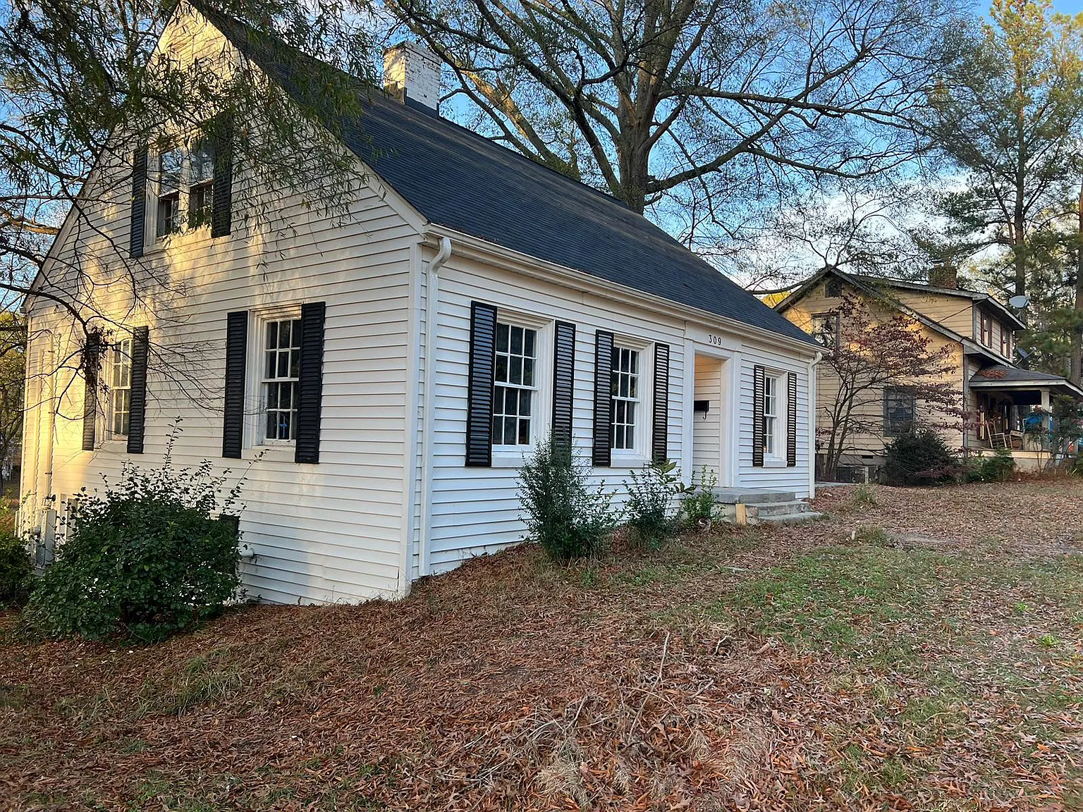 309 E Green St — Photo 2