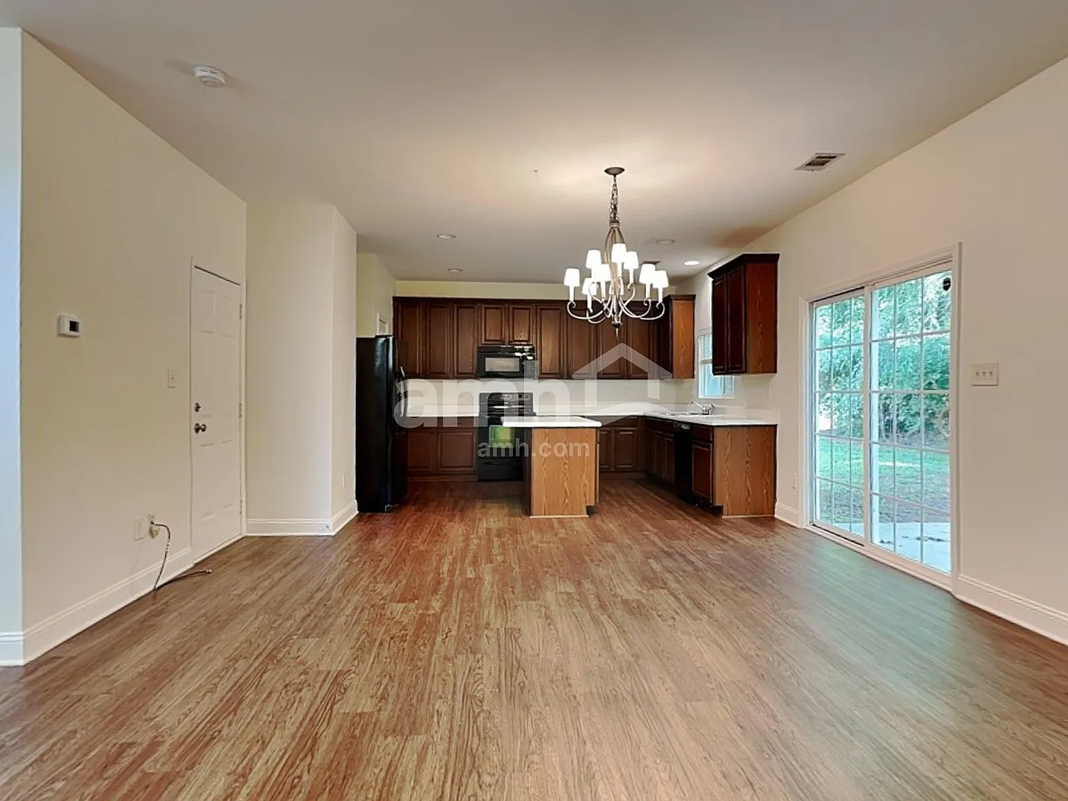 3 bed, 2.5 bath, 1723 sqft, $2,285 — Photo 4