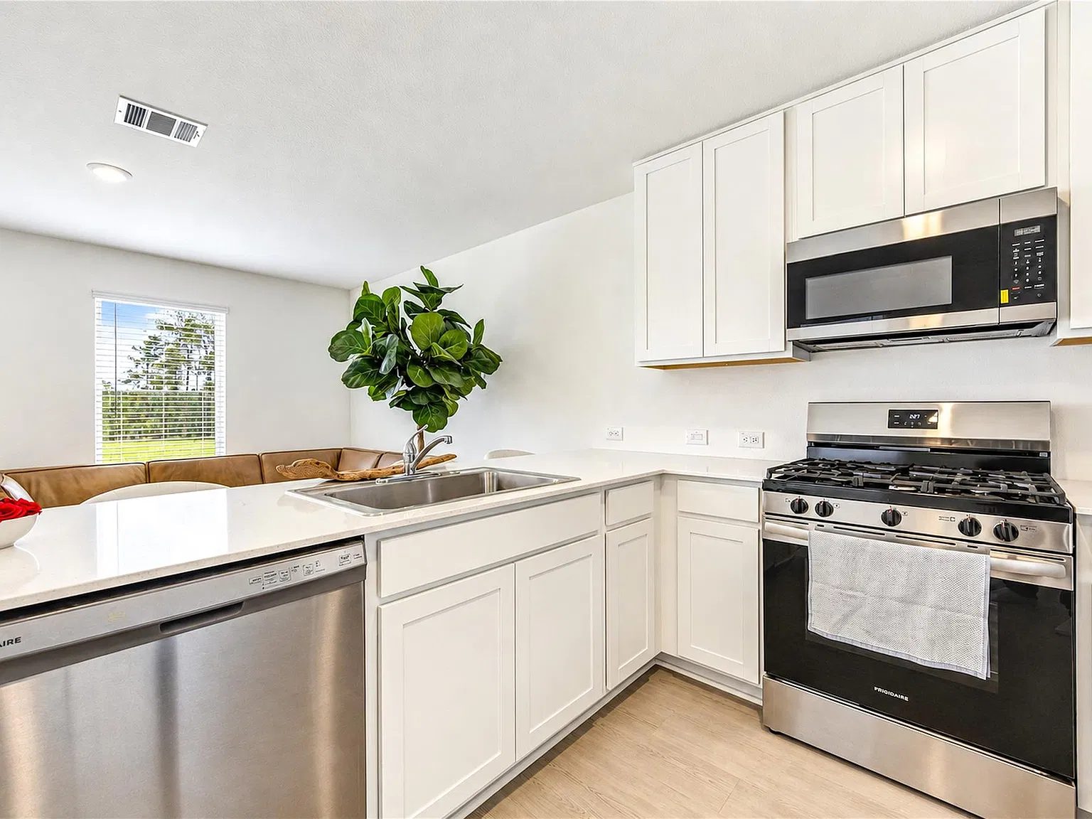 2 bed, 2.5 bath, $1,400 — Photo 4