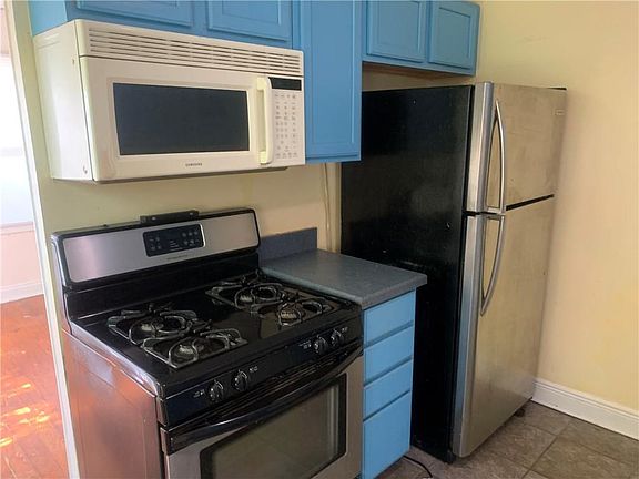 4th image of 4527 Croyden Ave