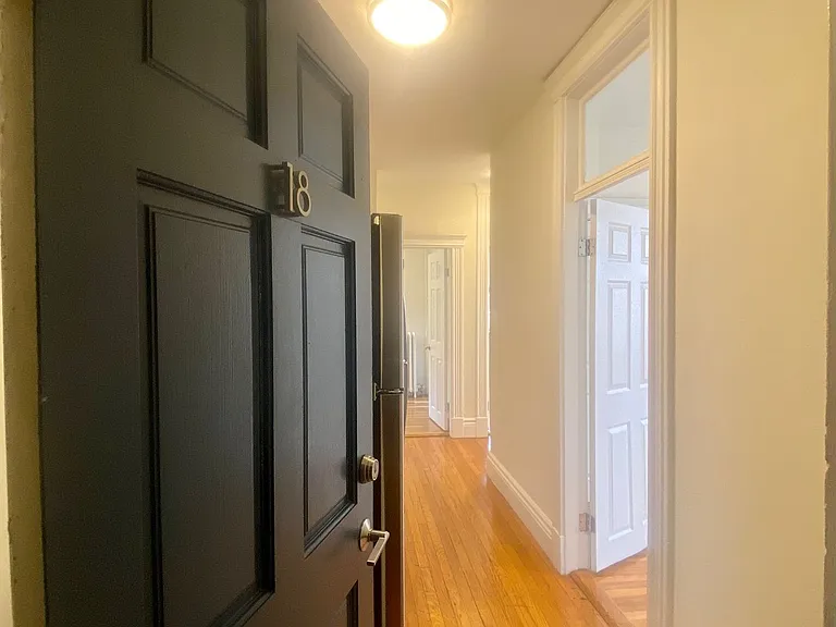 12 Camelot Ct #15R — Photo 5