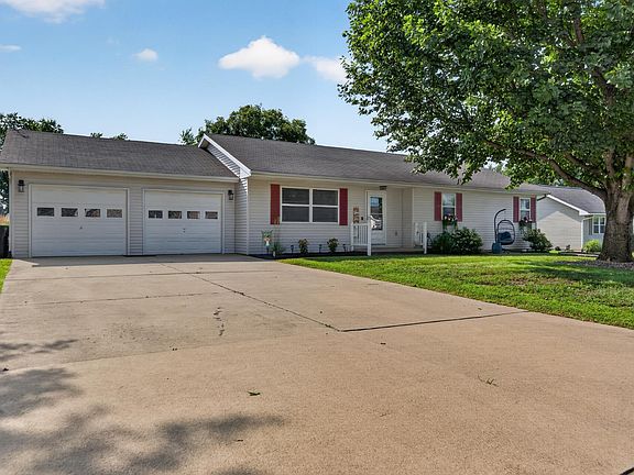 2nd image of 205 Georgian Ln