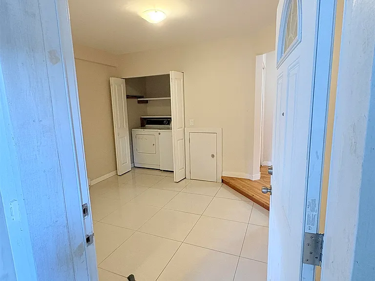 2390 Kitchener Ave — Photo 2