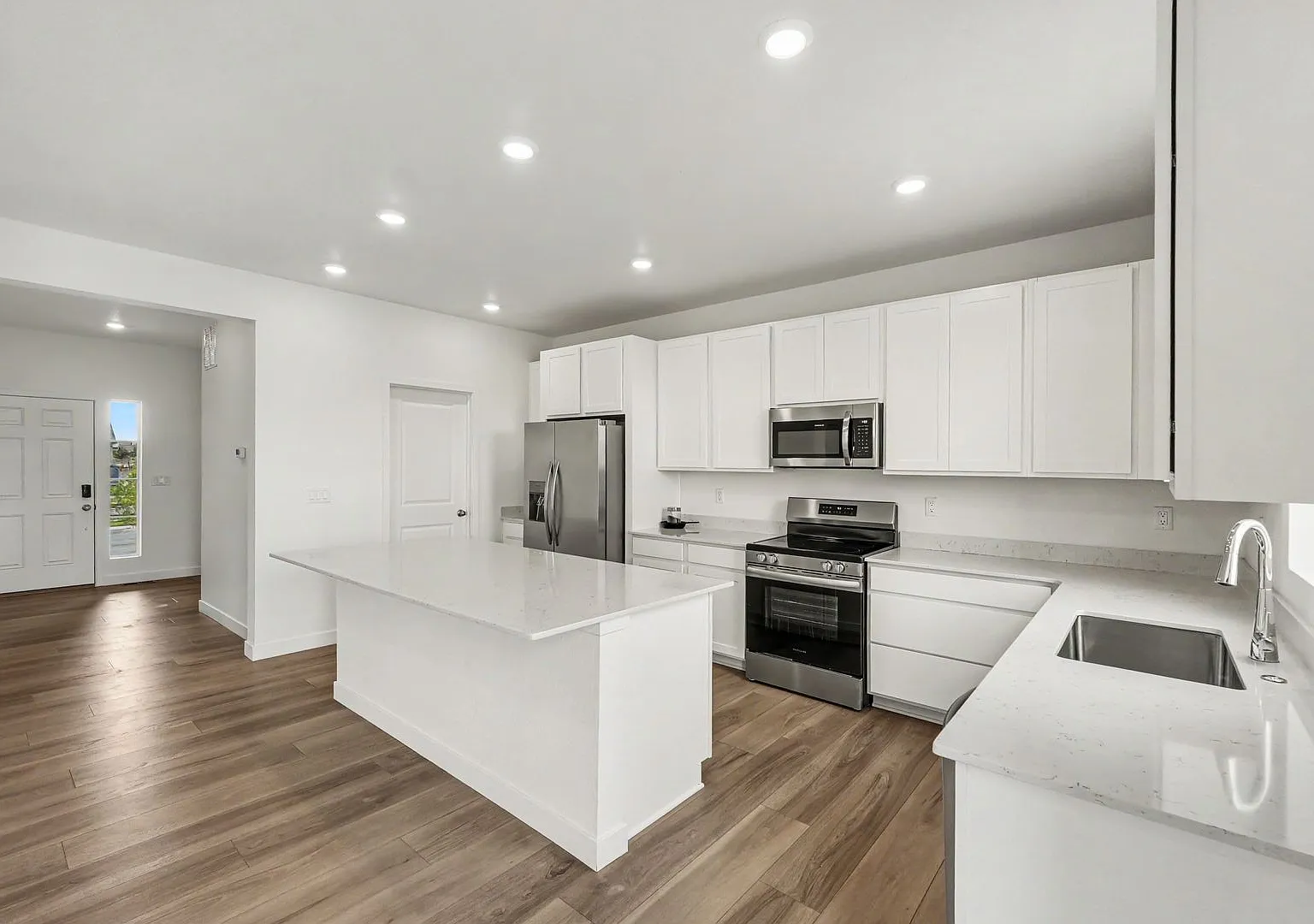 3 Bed / 2.5 Bath Home in Haven at Barefoot Lakes Firestone — Photo 3