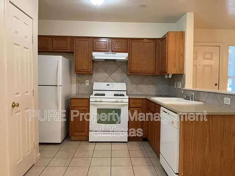 403 Hedgewood Dr #B — Photo 11