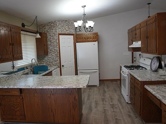 4th image of 8106 Maplewood Dr