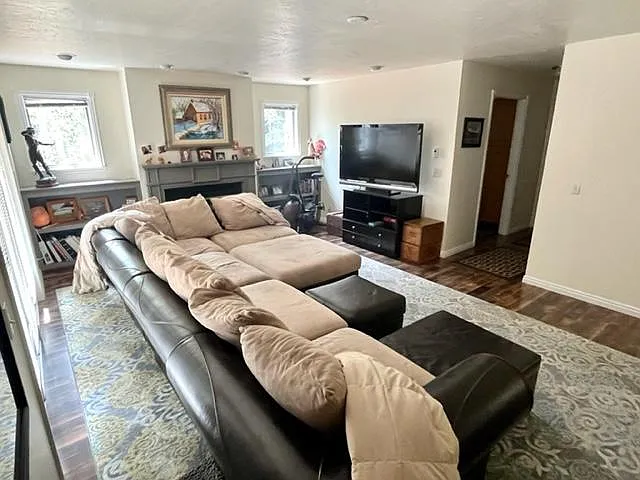 2492 Lily Langtry Ct — Photo 30