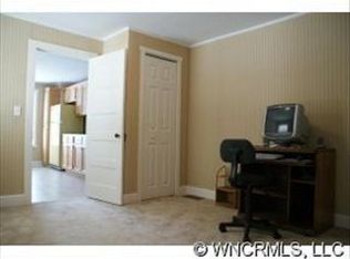 360 Youngs Cove Rd, Candler, NC 28715