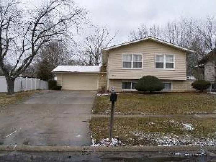 3930 169th St photo 1