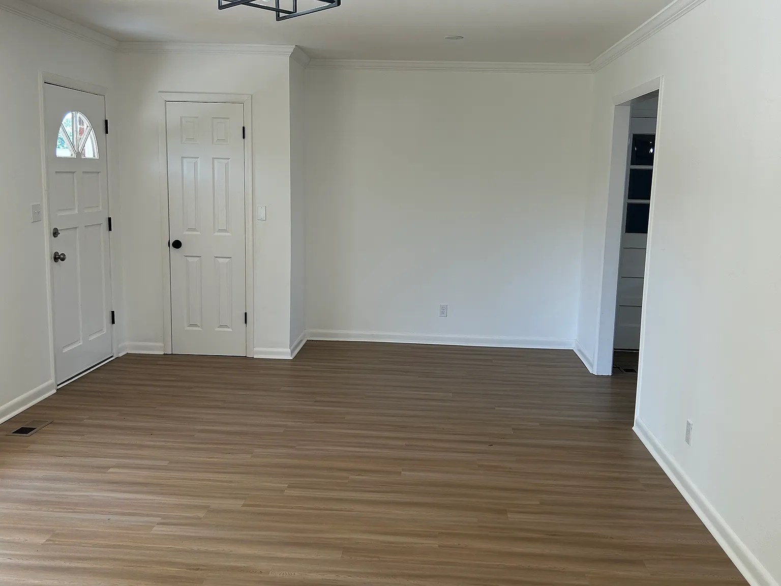 3 bed, 1650 sqft, $1,650 — Photo 4