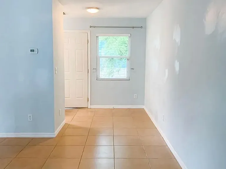 2064 Arlington St — Photo 5