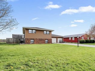 2235 Jeffery Dr, Saint Joseph, IL 61873