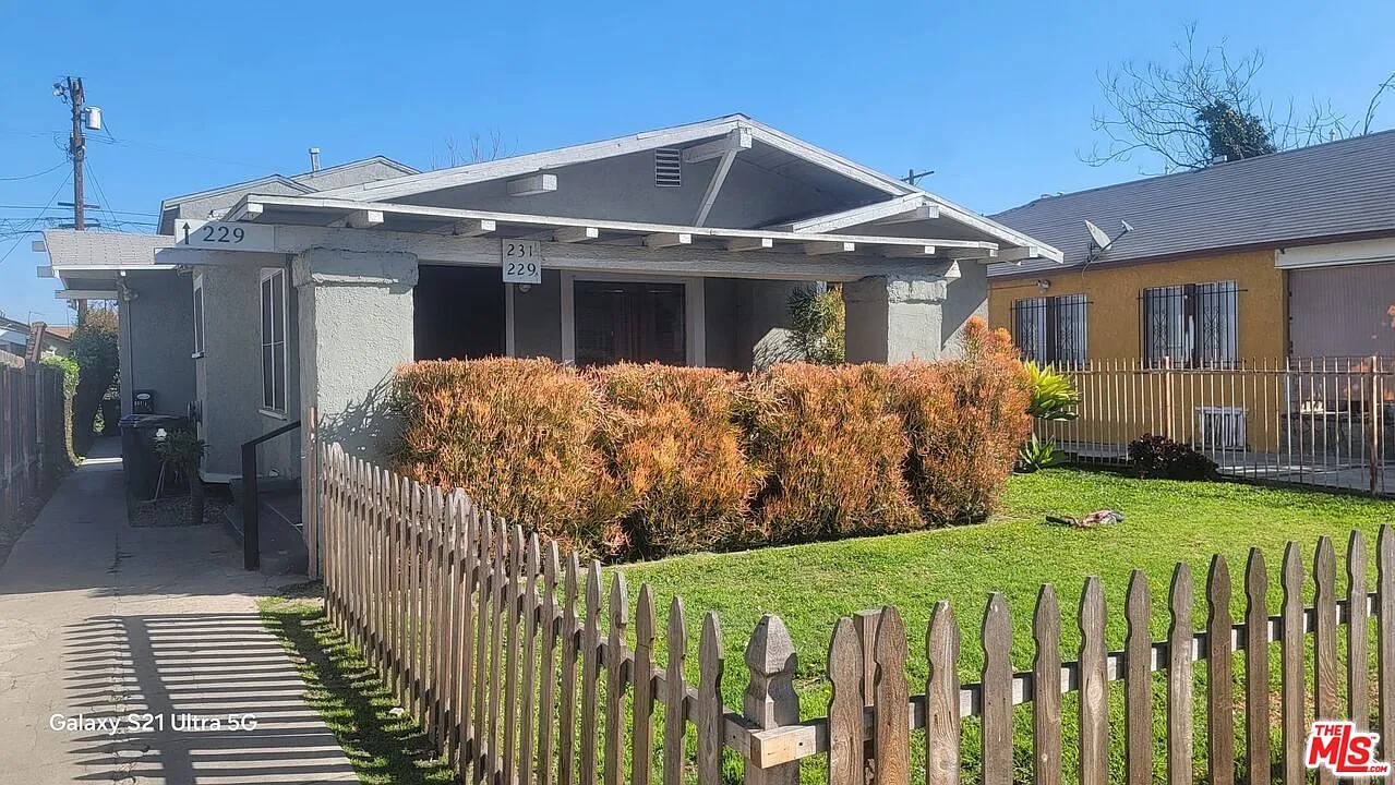 3 bed, 1.0 bath, 1000 sqft, $3,500 — Photo 1
