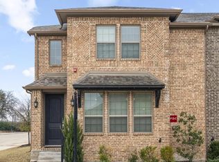 901 Ponds Edge Ln, Euless, TX 76040