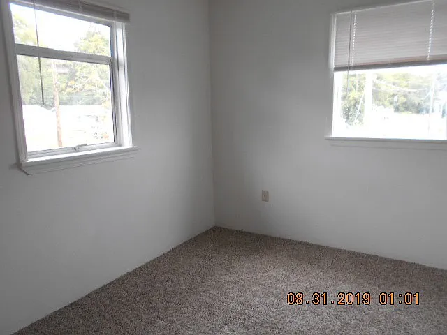 313 N E St — Photo 11