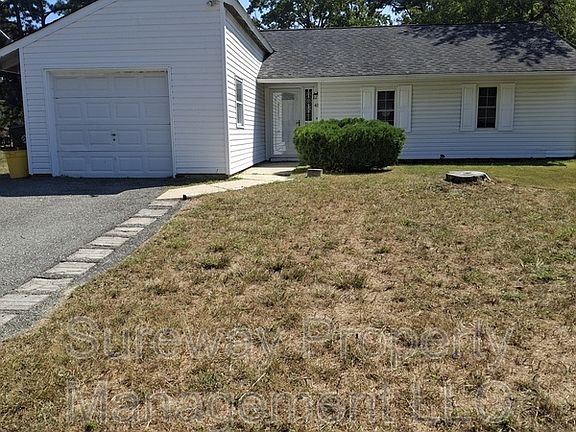3rd image of 41 Eastmont Ln