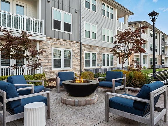 5th image of 3005 Chestnut Grove Ln #4-4303