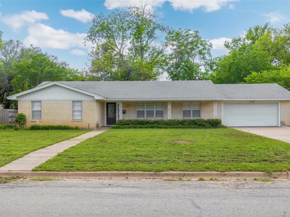 2301 11th St, Brownwood, TX 76801