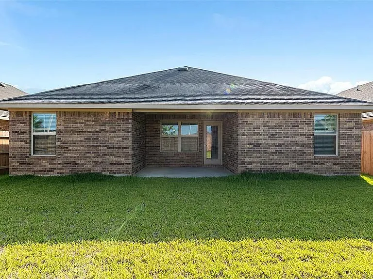2708 Golden Palms Ln — Photo 19