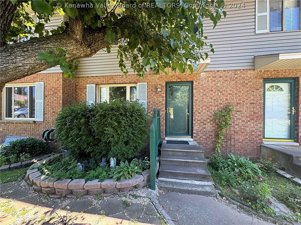 207 Walker Dr photo 1