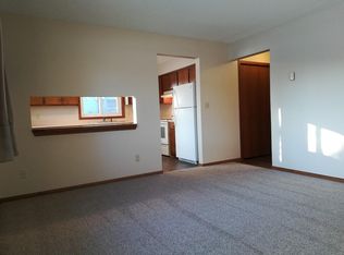 819 W 3rd St APT 4, Monticello, MN 55362
