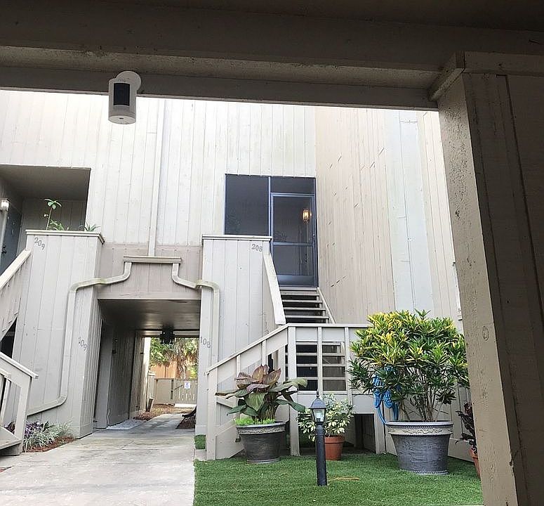 Main entrance-screen porch 