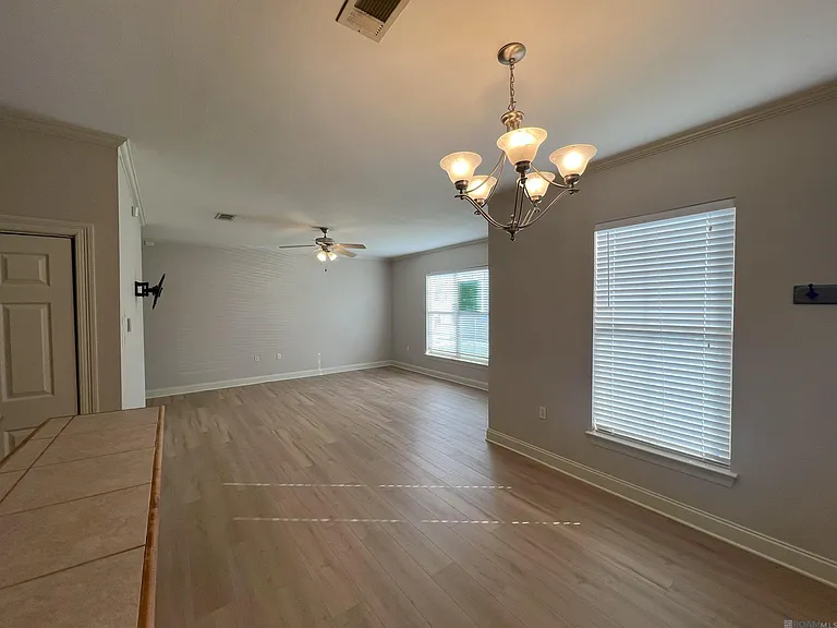 7300 Burbank Dr #11 — Photo 4