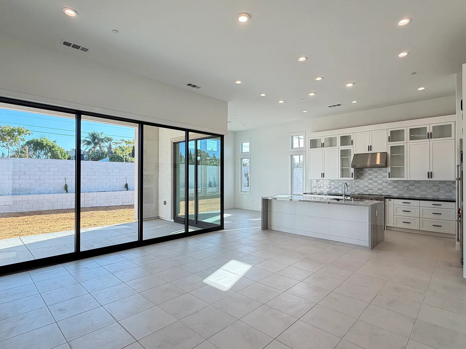 3 bed, 3.5 bath, 1899 sqft, $9,600 — Photo 1