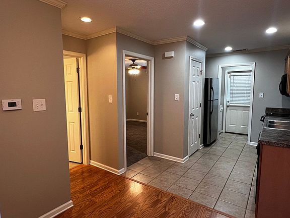 4th image of 1601 Latourette Ln #7
