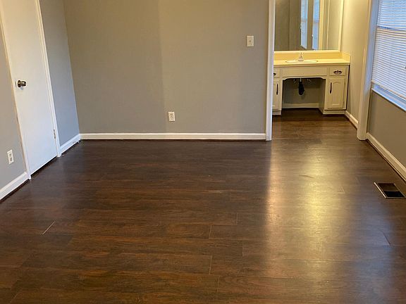 4th image of 5705 Worchester Dr