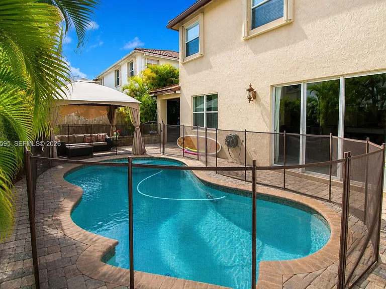 13989 SW 155th Ter — Photo 36