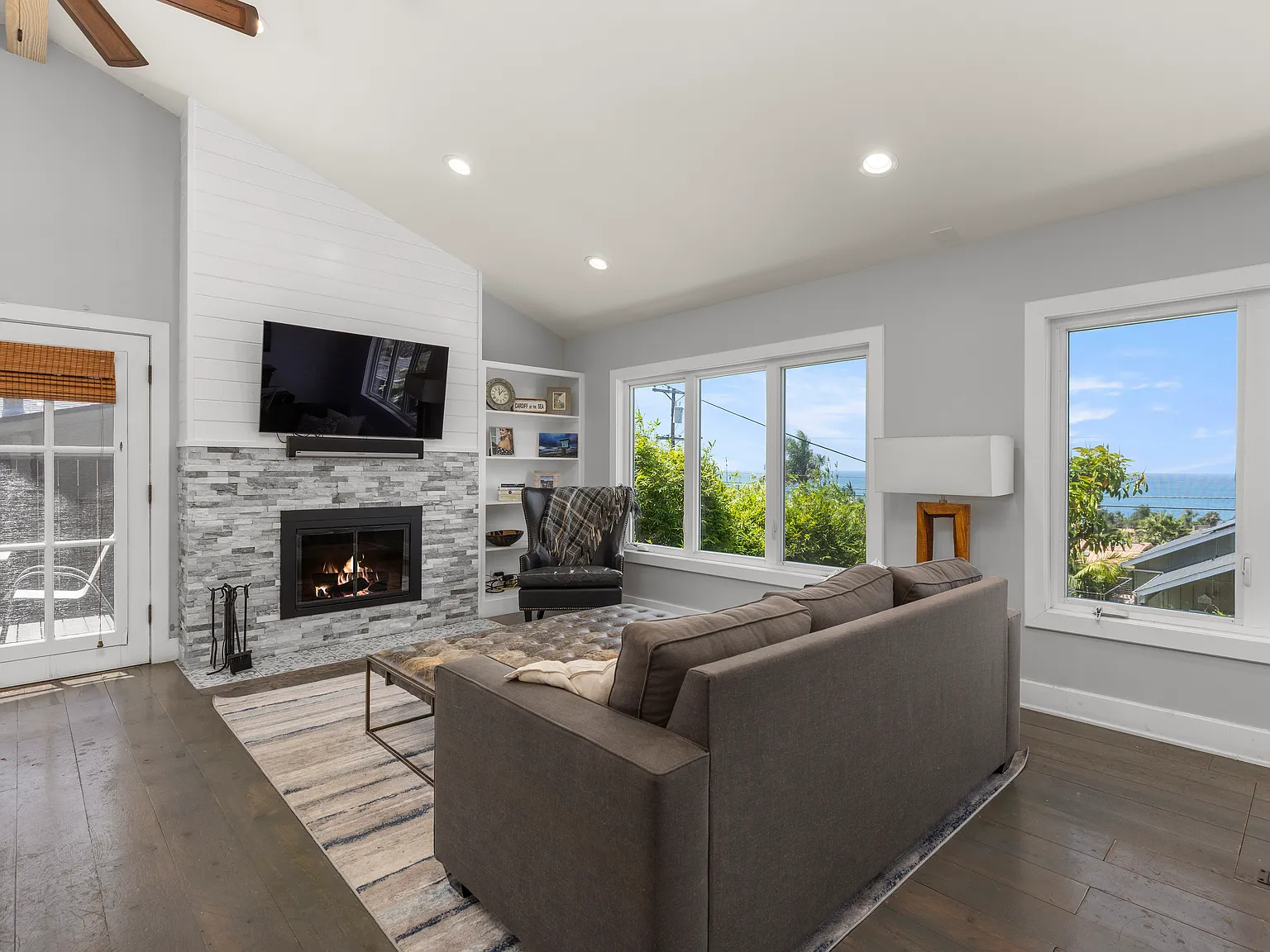 3 bed, 1370 sqft, $7,995 — Photo 3