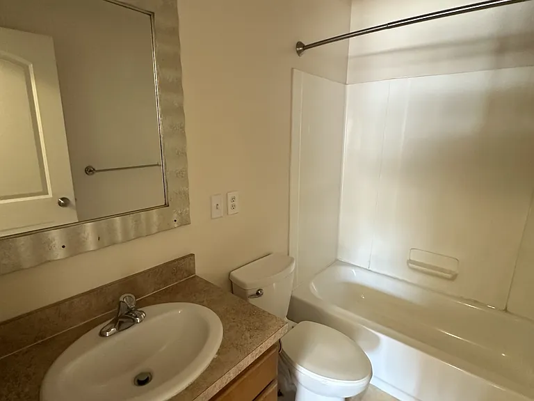 Pleasant Valley Apartments — Photo 41