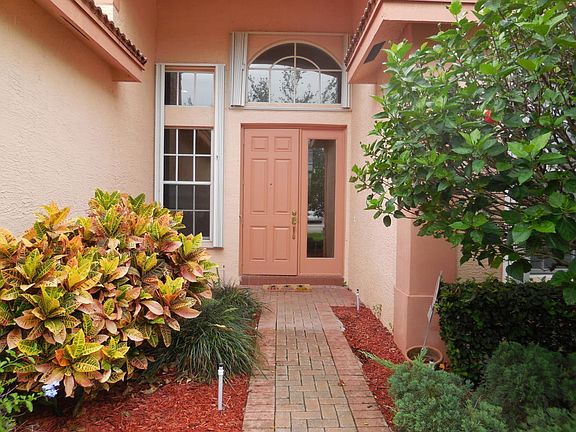 2nd image of 7023 Great Falls Cir