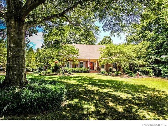 2nd image of 1327 Carmen Ln