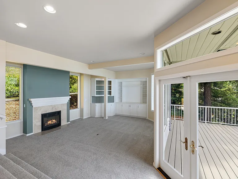 7705 W Mercer Way — Photo 8