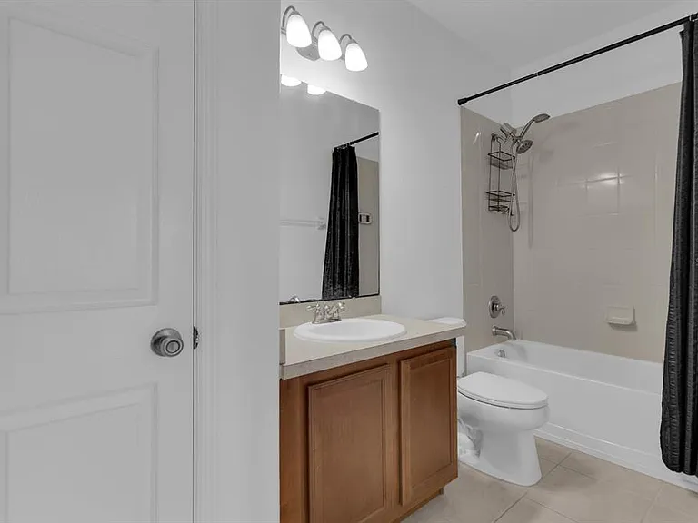 4210 Windsor Lake Cir — Photo 18