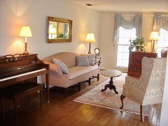 Floor to ceiling windows give lots of light