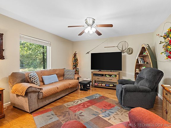 3rd image of 449609 E 953rd Rd